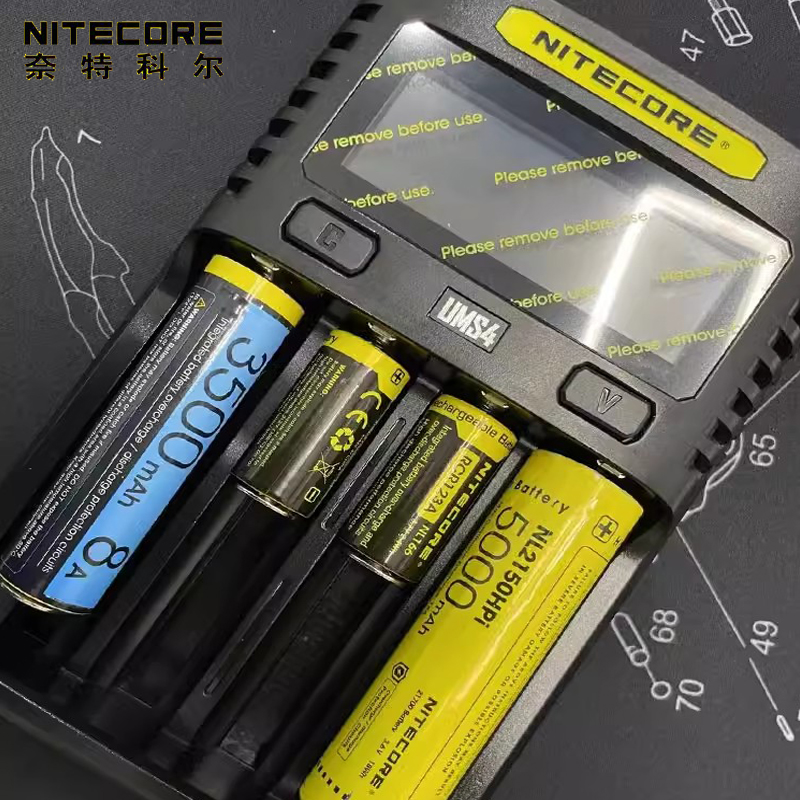 奈特科尔（NITECORE）UMS4智能充电器四槽USB快速充电18650锂电池座充 - 图0