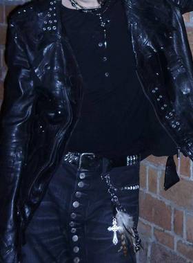 手作视觉系羽毛骷髅十字架多层次覆古钥匙扣裤炼项炼