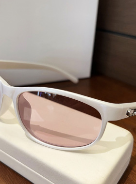 Y2K风格白框浅紫色太阳眼镜UV400防紫外线辐射防晒大框复古墨镜