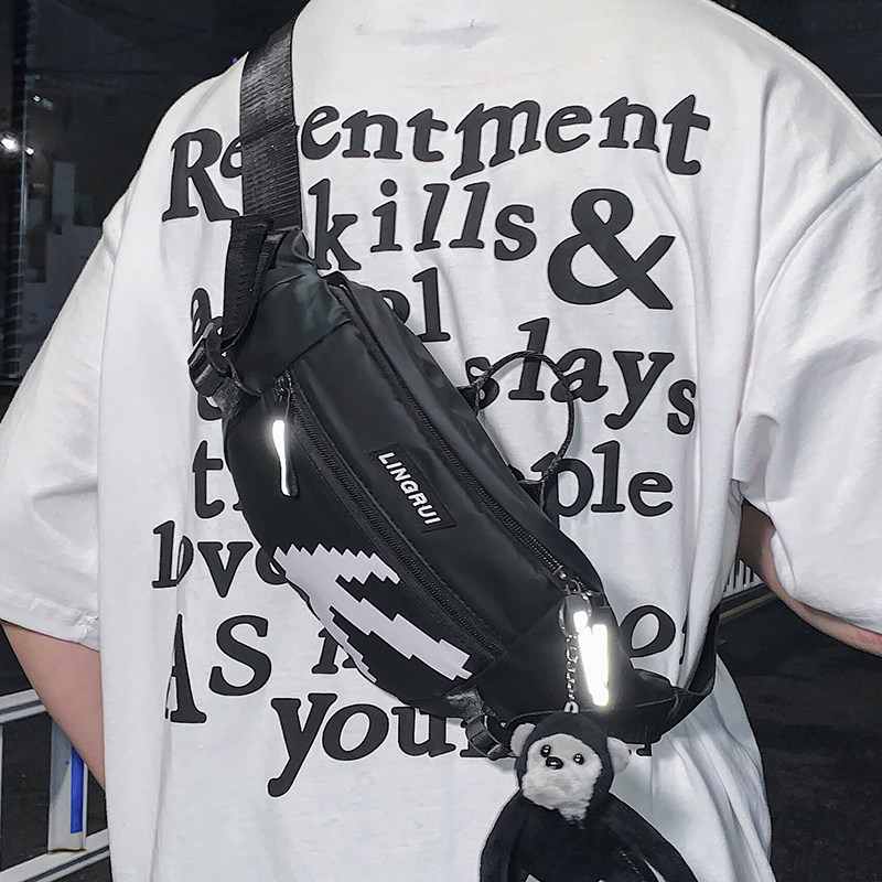 挎包日系潮牌个性反光嘻哈运动包包 大牙男士包袋