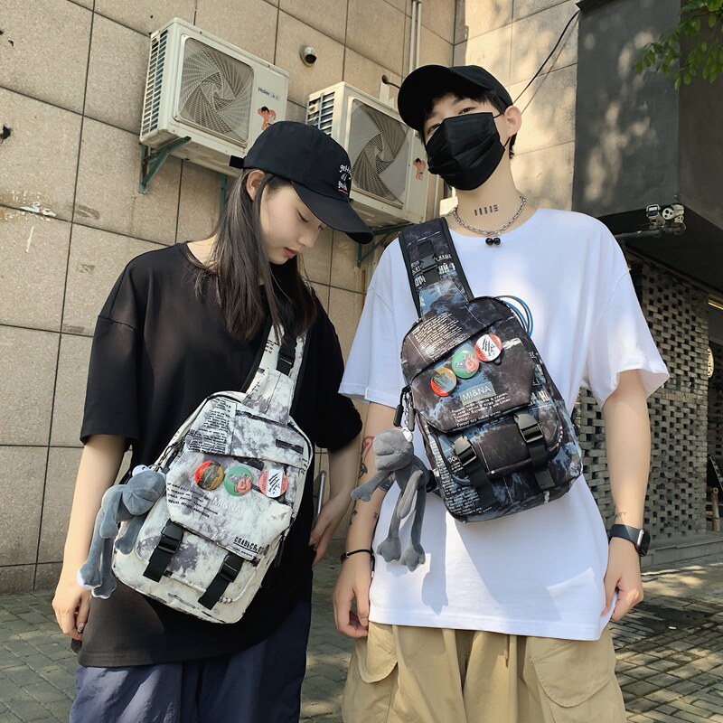 潮牌夏季ins日系学生运动斜挎包 大牙男士包袋