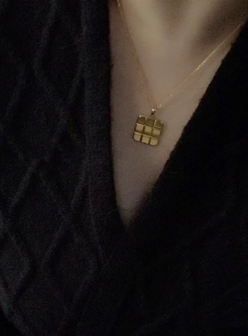 夏季鲜艳显眼仿真金金牌项链