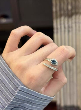 潮酷蛇形戒指细节精致灵动造型闪耀宝石吸睛百搭朋克风出街亮眼