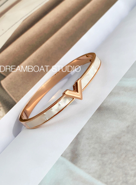 轻奢风网红钛钢18k金字母贝壳