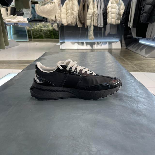 China Li Ning 25 spring new light boat sports casual shoes for men and women wear-resistant non-slip reflective AZGV073