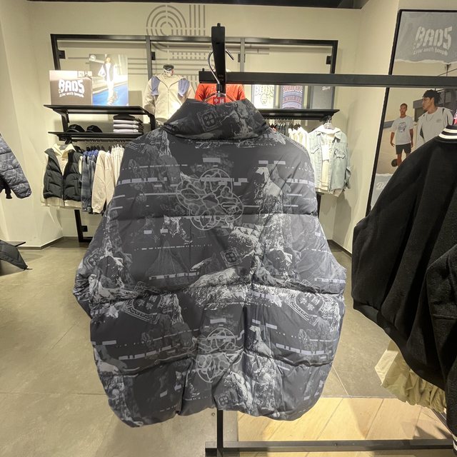 China Li Ning 25 winter new classic couple stand collar warm sports and leisure short down jacket for men and women AYMV541