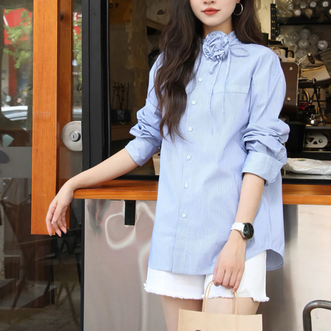 商场同款女装2025早秋新款时尚百搭立领长袖条纹衬衫附装饰花上衣