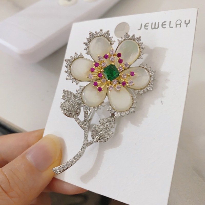 妈妈礼物高级感精致重工锆石贝壳花朵胸针高档女设计奢华胸花别针 - 图1