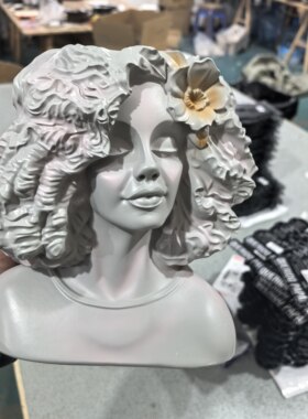 卷发戴花人像花盆家居装饰摆件