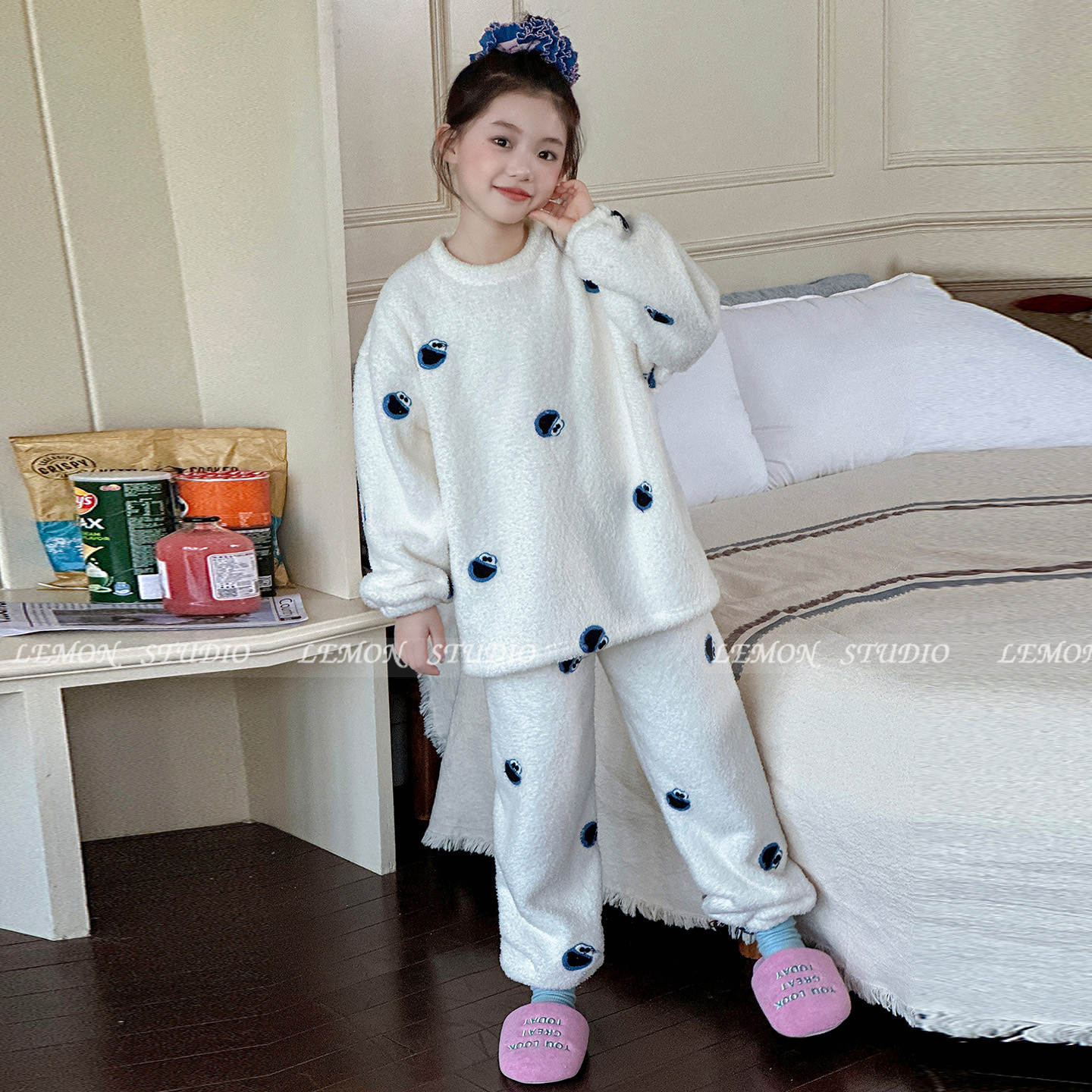 女童睡衣2025秋冬新款小女孩超好看珊瑚绒家居服儿童冬装加厚套装 - 图2