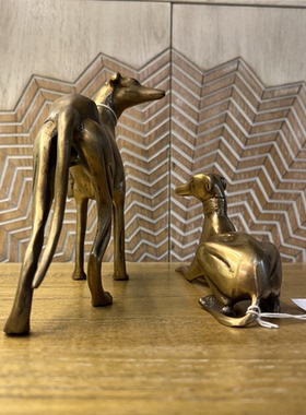 印度进口黄铜瑞犬杜宾犬艺术高级感金属雕塑桌面客厅装饰摆件