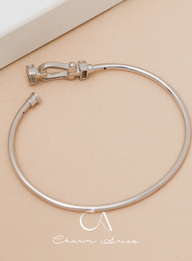 s925银经典款简约半钻马蹄扣手镯