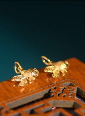 手工錾刻古法黄金镶嵌宝石锦鲤