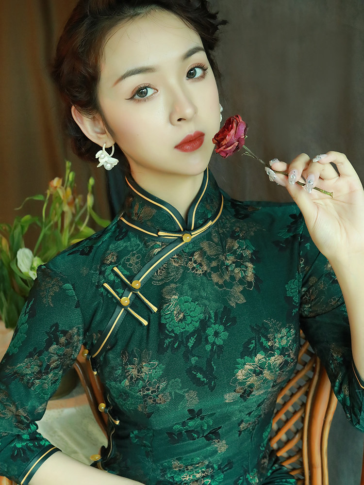 绿色2021年新款长袖复古旗袍 阑桂羽旗袍