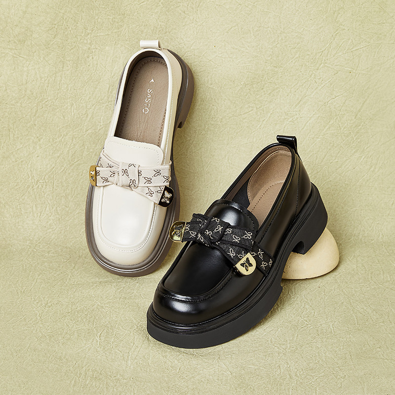 百思图春商场新款英伦蝴蝶结乐福鞋小皮鞋女深口单鞋WA399AA4 - 图1