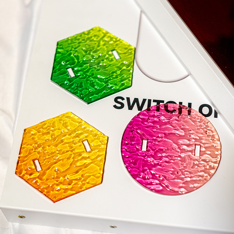 ins风高颜值吧唧支架 创意彩色渐变水波纹亚克力谷美道具展示架 - 图2