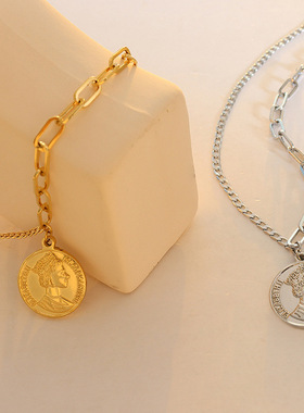 皇冠女头像项链女个性简约英文圆牌吊坠锁骨链欧美时尚潮流饰品