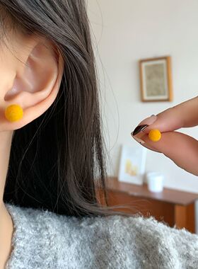 秋冬彩色植绒豆豆圆球耳钉套装女银针精致甜美温柔通勤养耳洞耳饰