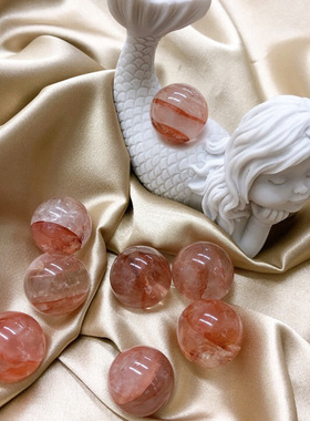 批发天然水晶红胶花水晶球原石打磨家居办公装饰红色风水球摆件