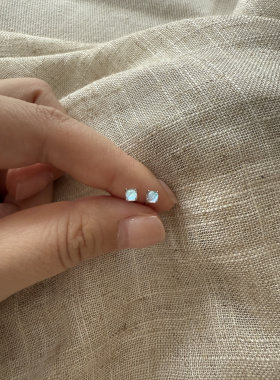 S925纯银mini极光月光石耳钉女银针养耳洞百搭小巧小众高级感耳饰