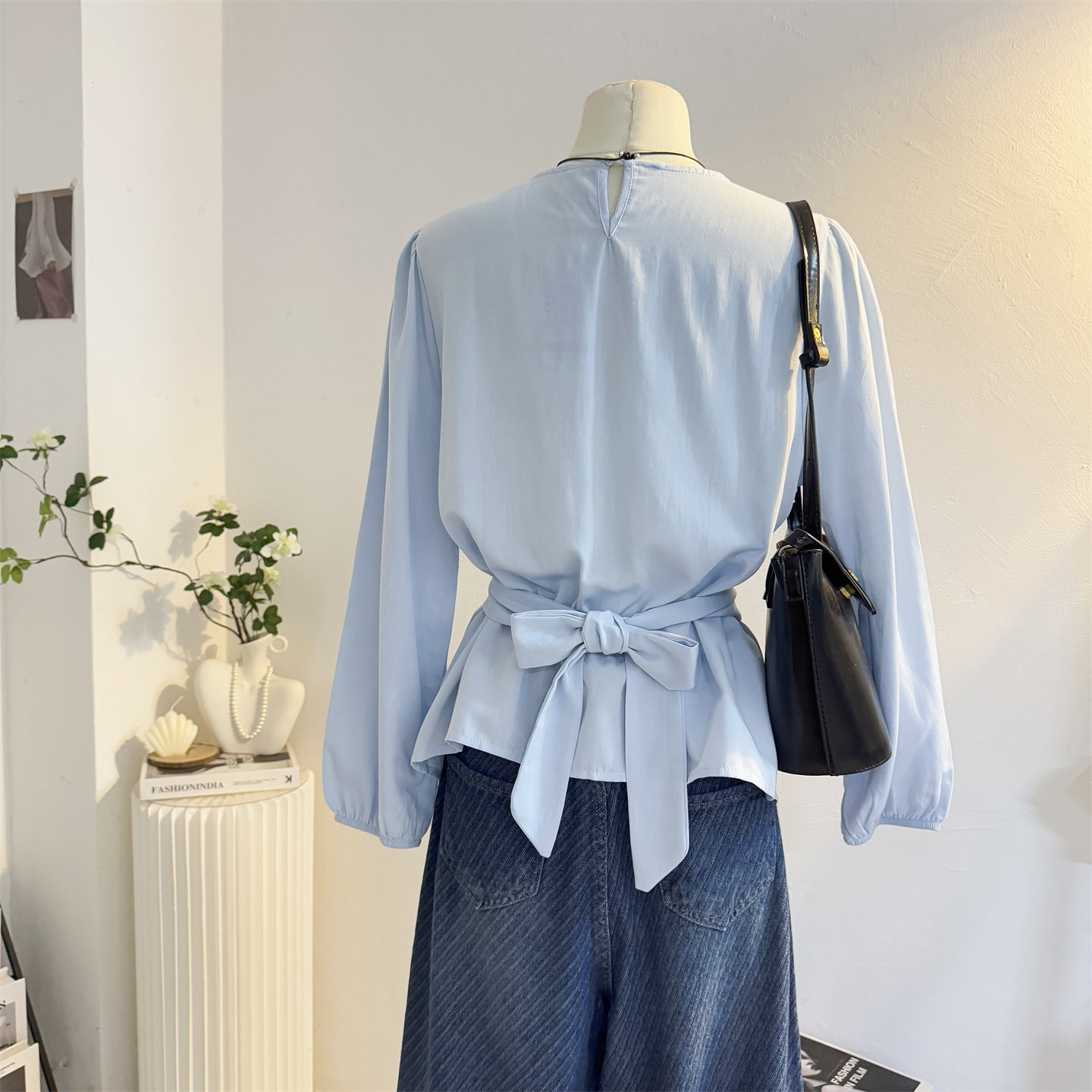 交叉绑带收腰法式圆领长袖衬衫女2025秋季设计感减龄气质小衫上衣