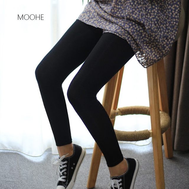 Modal wears large-size leggings for summer