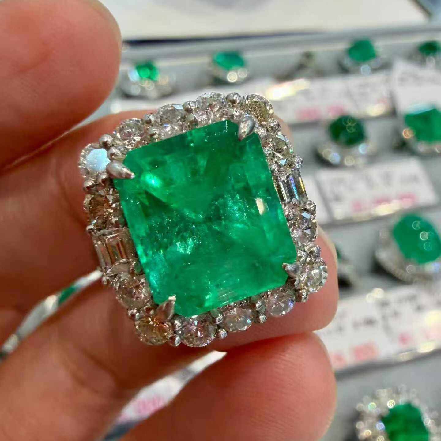 PT900 platinum diamond inlaid luxury large table Colombian emerald ring main stone 5.95 carats