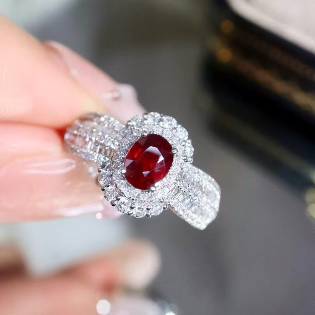 18K diamond inlaid natural unburned ruby ring, main stone 0.71 carat, elegant, noble, romantic and beautiful