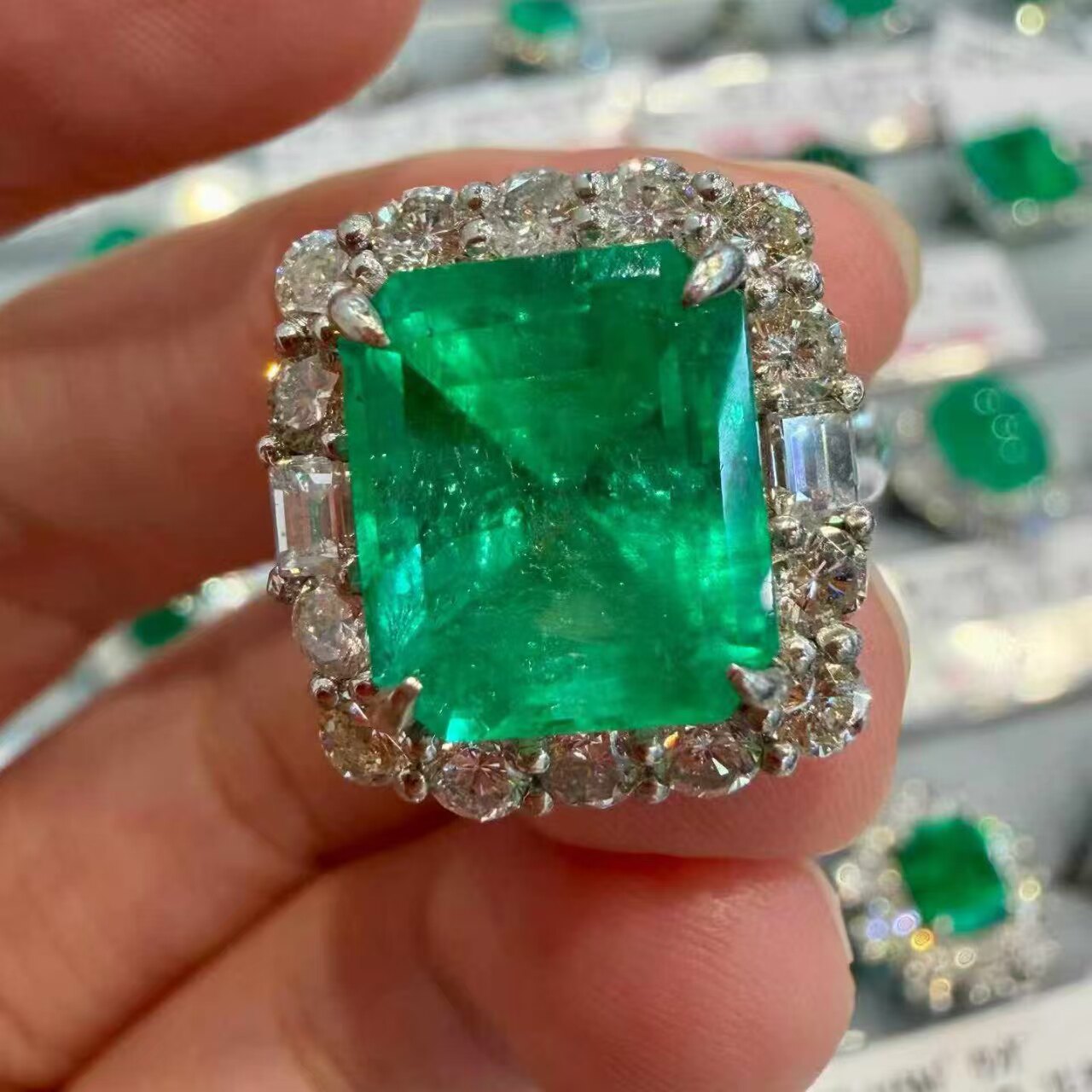 PT900 platinum diamond inlaid luxury large table Colombian emerald ring main stone 5.95 carats
