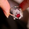 18K diamond inlaid non-fired ruby ring, main stone 1 carat, elegant and irresistible sense of luxury