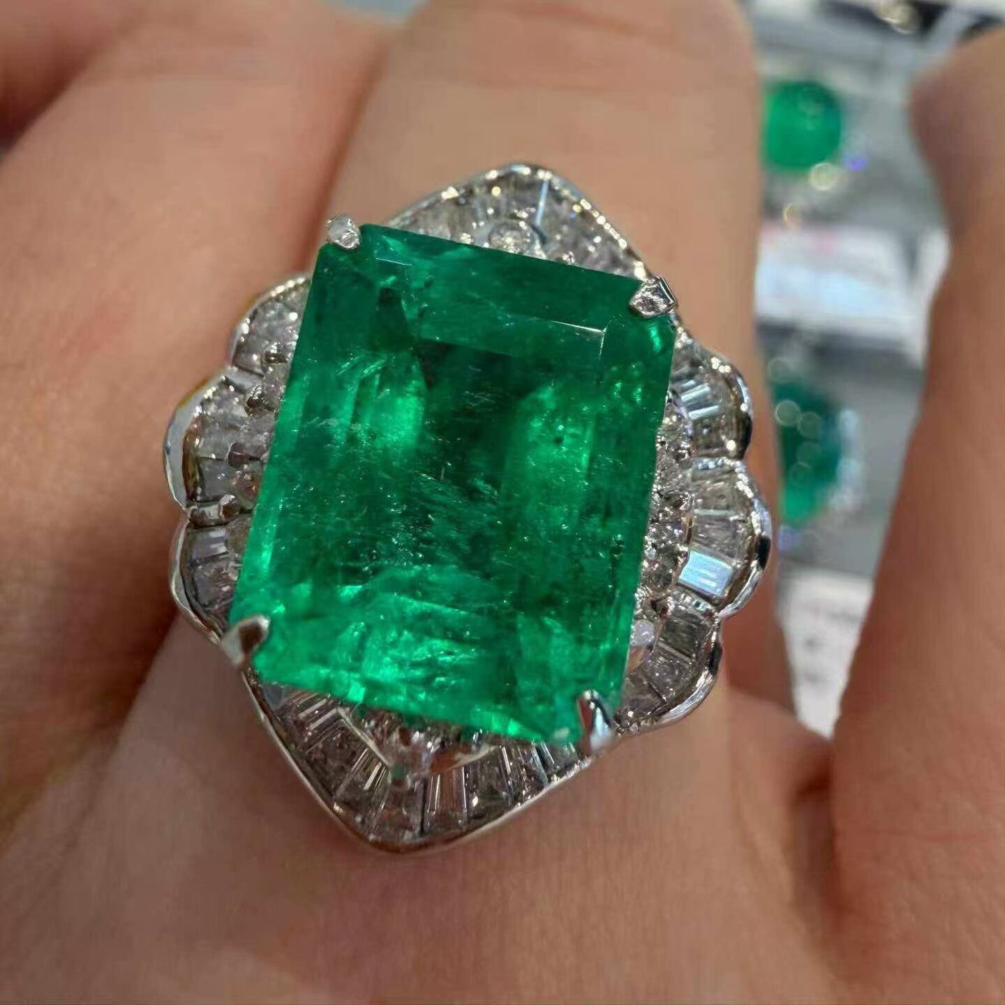 PT900 platinum diamond inlaid natural Colombian emerald ring, main stone 5.95 carats