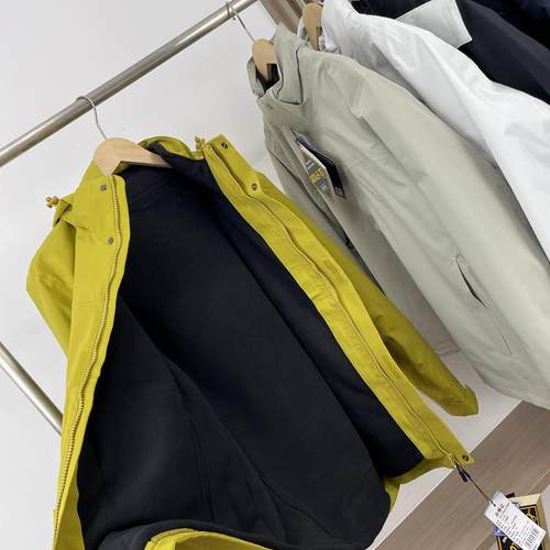 户外王者！户外三合一！秋冬男士外贸防风防水保暖连帽冲锋衣外套 - 图1