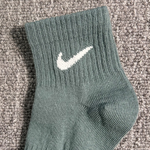 Nike耐克袜子春季新款中筒袜男女篮球运动袜速干短袜跑步袜SX7677 - 图1