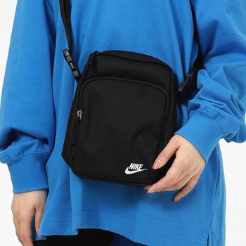ກະເປົາ Nike ຜູ້ຊາຍແລະແມ່ຍິງ Nike 2024 ຖົງກິລາໃຫມ່ກະເປົ໋າກະເປົ໋າແບບກະເປົ໋າ crossbody bag shoulder bag trendy DB0456-010