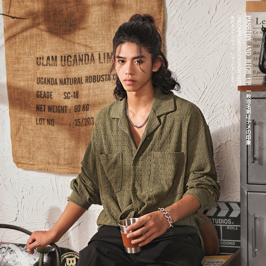 Chemise à manches longues et col cubain creux, design de niche