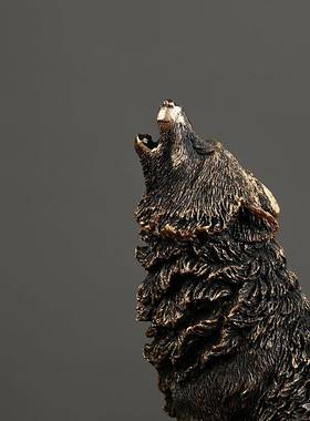 美式吼叫狼动物摆件写实创意园林户外庭院静态树脂狼酒柜装饰品