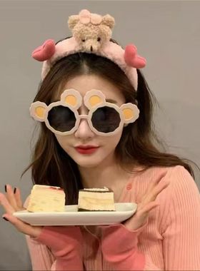 搞怪眼镜女蹦迪野餐墨镜生日拍照