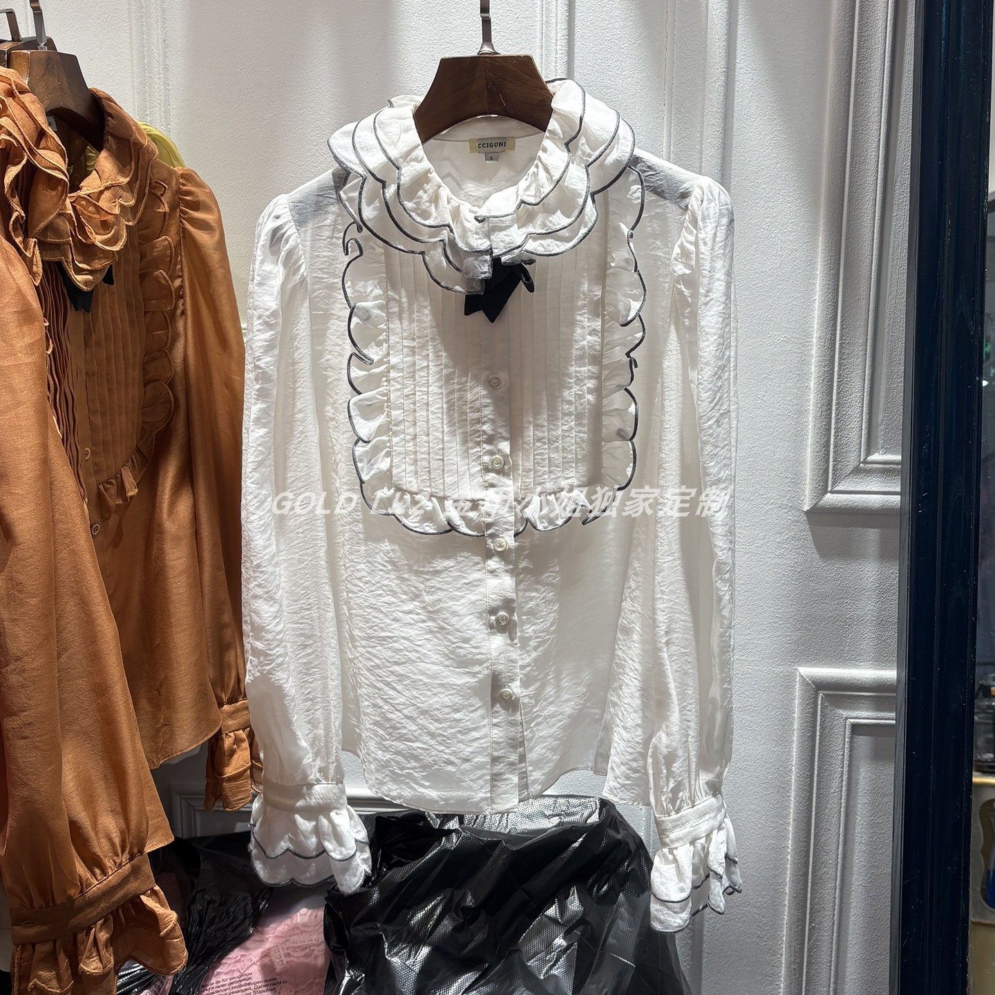 南油2026春季新品女装复古优雅拼色荷叶叠叠领花朵微透泡泡袖衬衫,淘宝优惠券,粉丝福利购,淘宝优惠卷