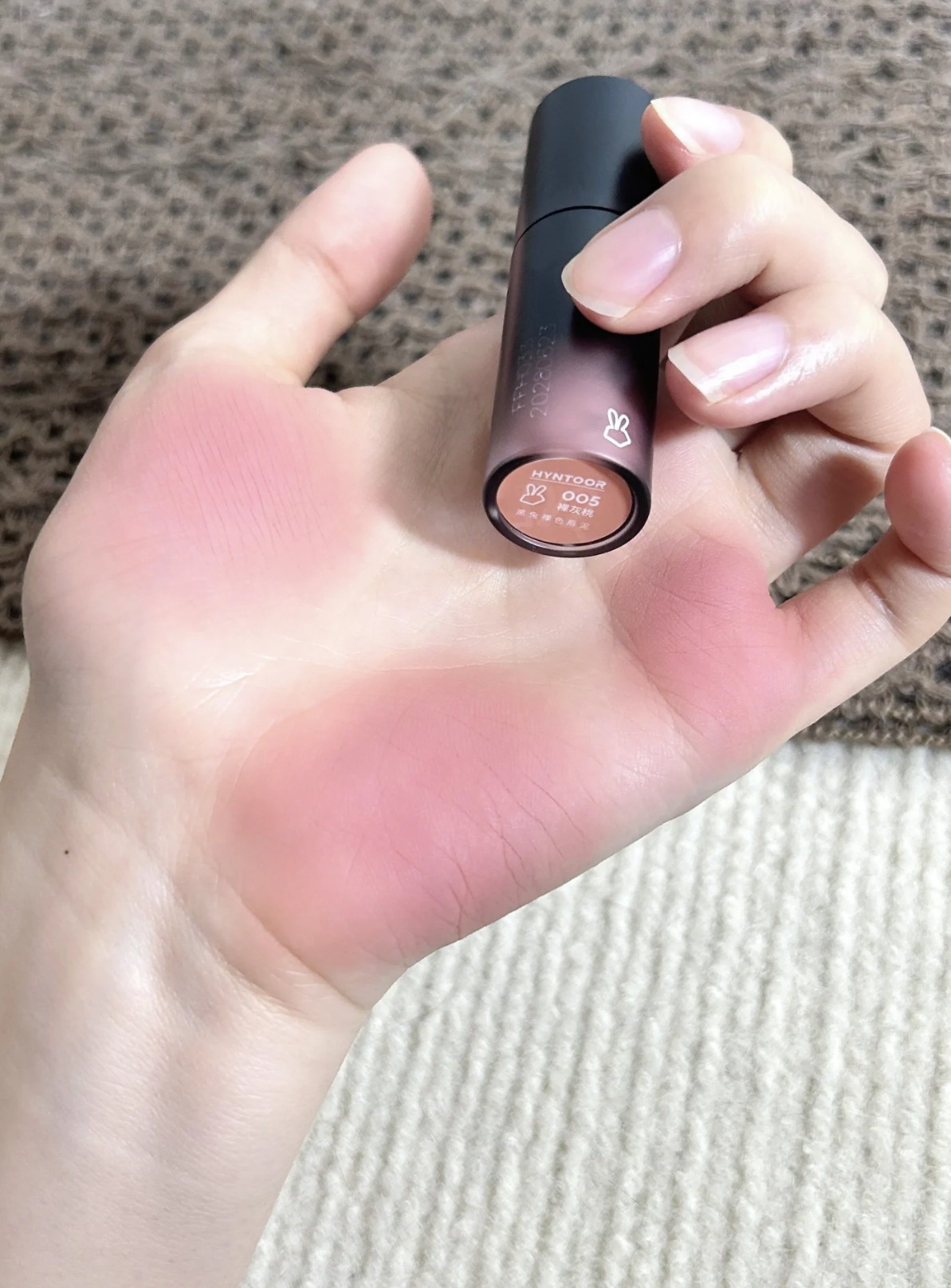 淡颜天选色~黑兔唇泥pk10伪素颜裸粉棕mv01淡粉紫橄榄皮灰粉口红 - 图0