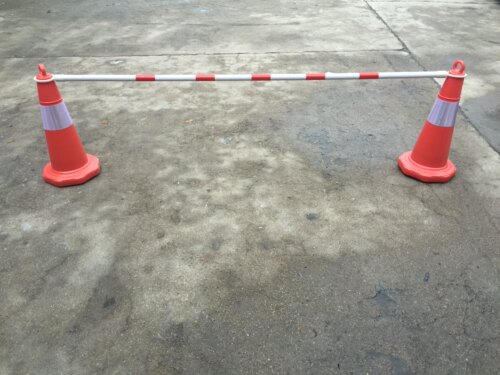 固定伸缩橡胶路锥连接杆 PVC路锥警示连杆红白反光杆子交通设施！ - 图0