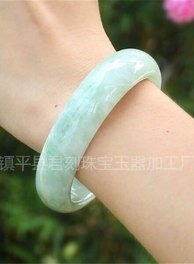 拍卖缅甸玉石A货玉手镯女款绿色飘花贵州翠玉镯