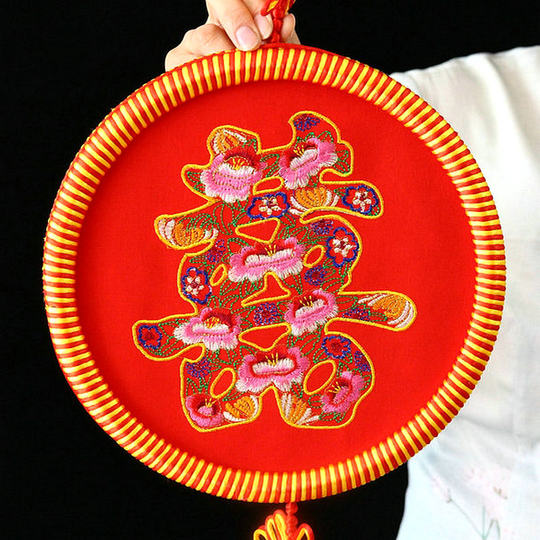 Gestickter runder doppelter Glücks-Wohnzimmer-Hängedekorationsanhänger mit chinesischem Knoten