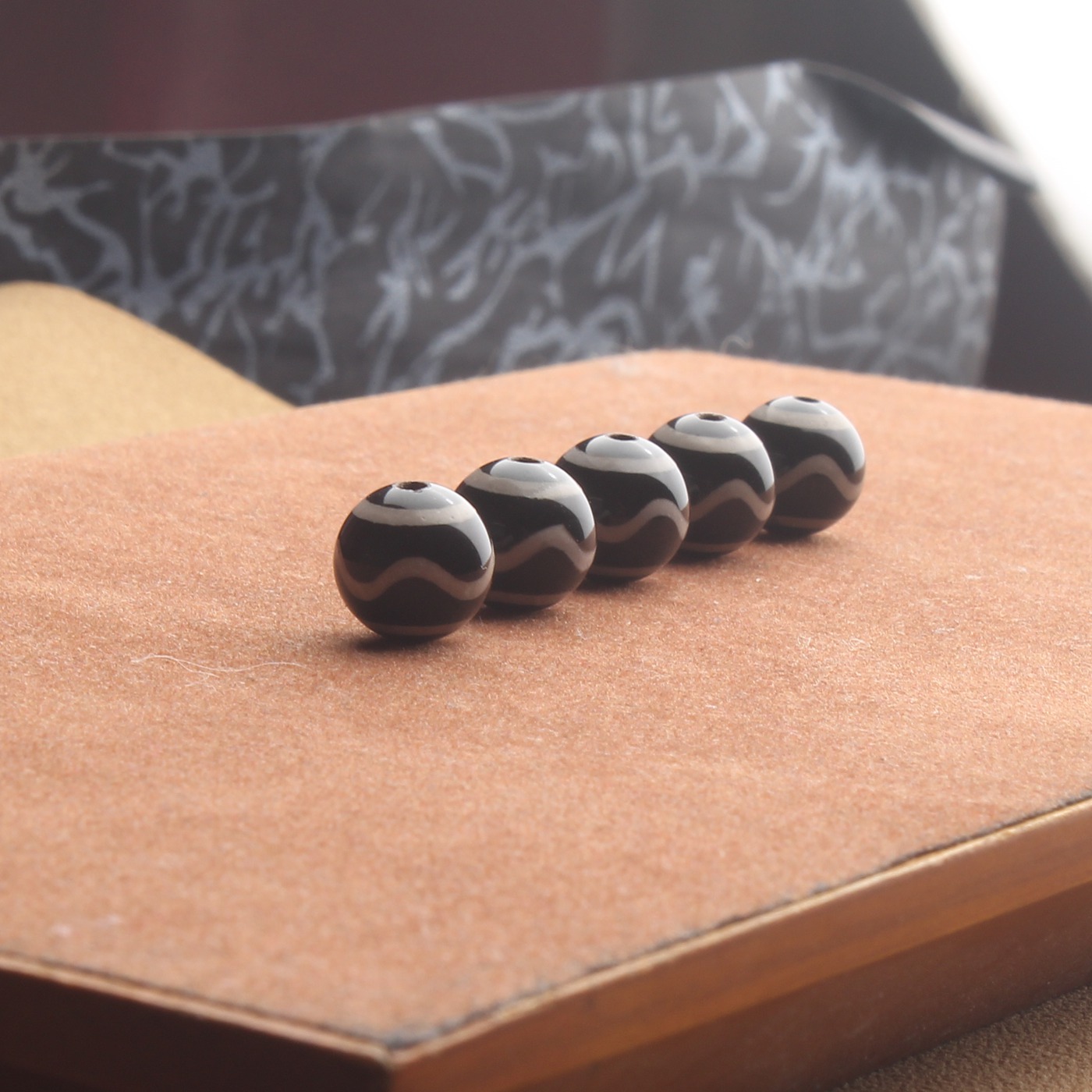 天然玛瑙藏传天珠散珠藏式老料黑白水纹龟甲莲花天珠多宝配件手工 - 图2