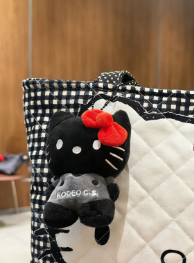 日本SELUMB小煤球RCWB联名炭灰黑皮Kitty毛绒玩偶包包挂件钥匙扣