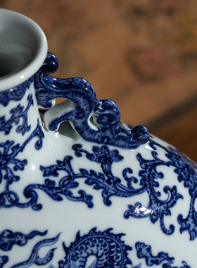 柴窑青花陶瓷龙凤呈祥摆件中式