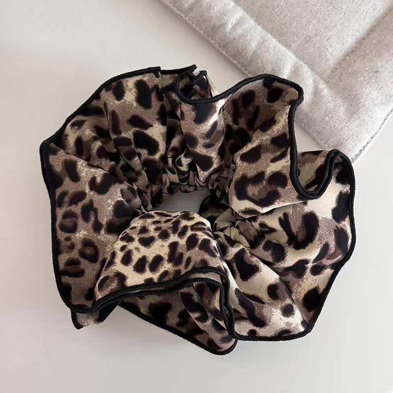 纷飞的夜晚~鞠婧祎同款豹纹大肠发圈头绳超大大号真丝高级感发饰 - 图3