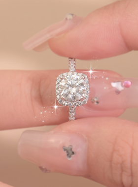 一克拉纯银莫桑石戒指女微镶方包