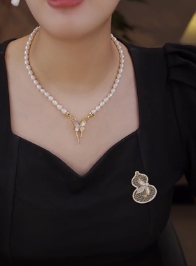 新款珍珠蝴蝶结吊坠项链女款轻奢小众高级感锁骨链百搭毛衣链配饰