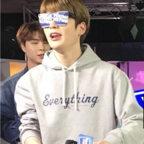 NCT127郑在玹ins街拍同款卫衣套头连帽衫加绒薄印花BF男女秋冬装 - 图1