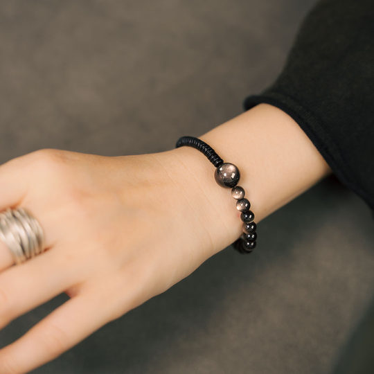 曲尾花原创个性银曜石黑檀木质小珠子手链男 复古百搭单圈手串女